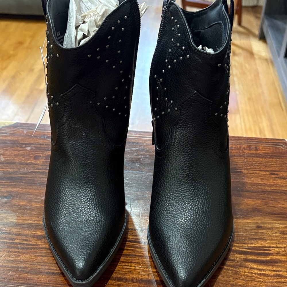 Elegant Black Ankle Boots